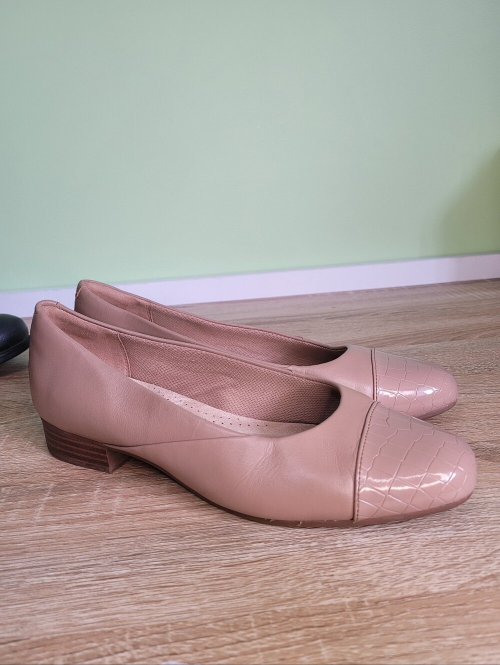 Clarks Womens Juliet Rise Ballet Flat 9W Taupe Leather Comfort Insole Slip On